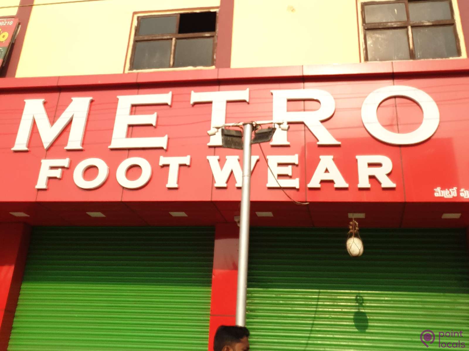 Metro footwear shop sales near me